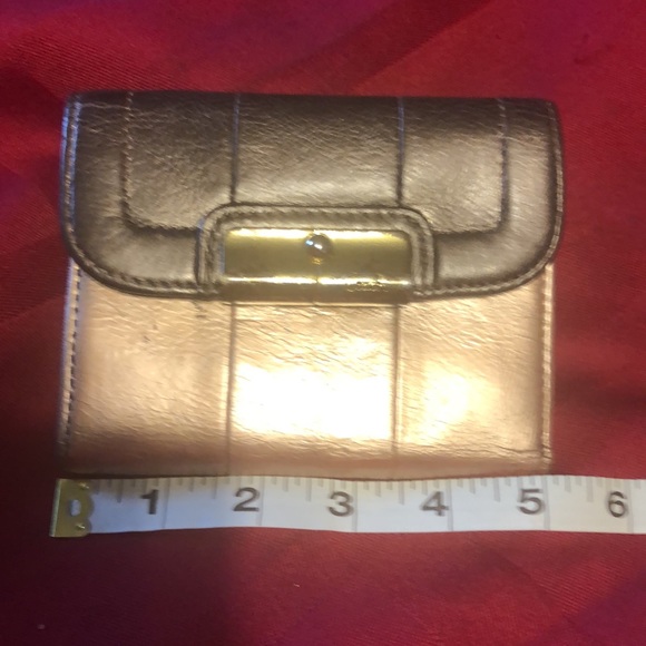 PreOwned - Coach Wallet - snaps and zipper work -7 credit cards slots-5 pockets - Picture 13 of 16
